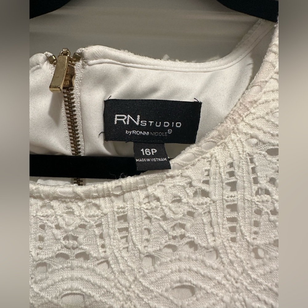 White Lace dress - Picture 2 of 2